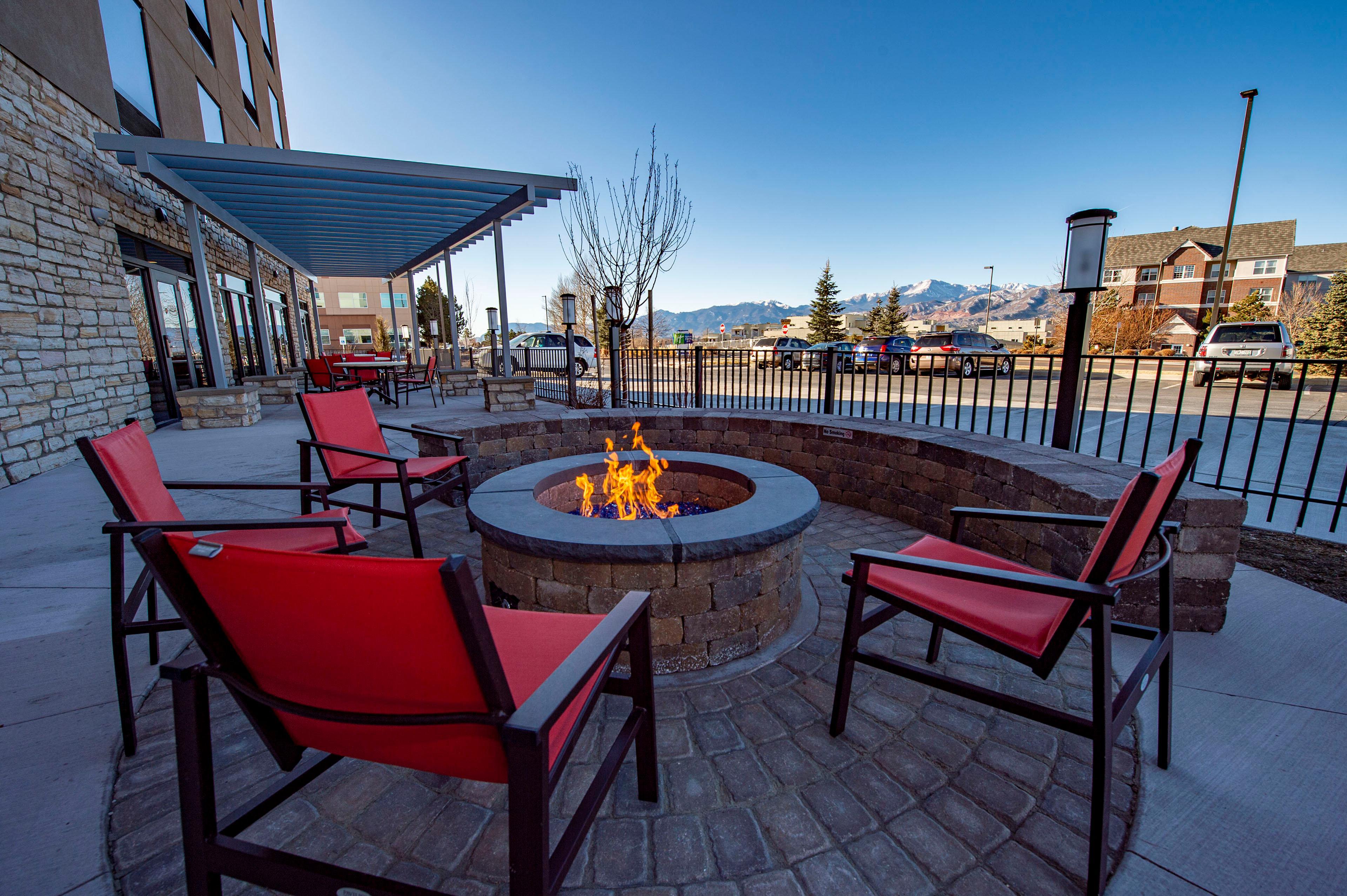 Holiday Inn Express & Suites - Colorado Springs Afa Northgate By Ihg Exterior foto