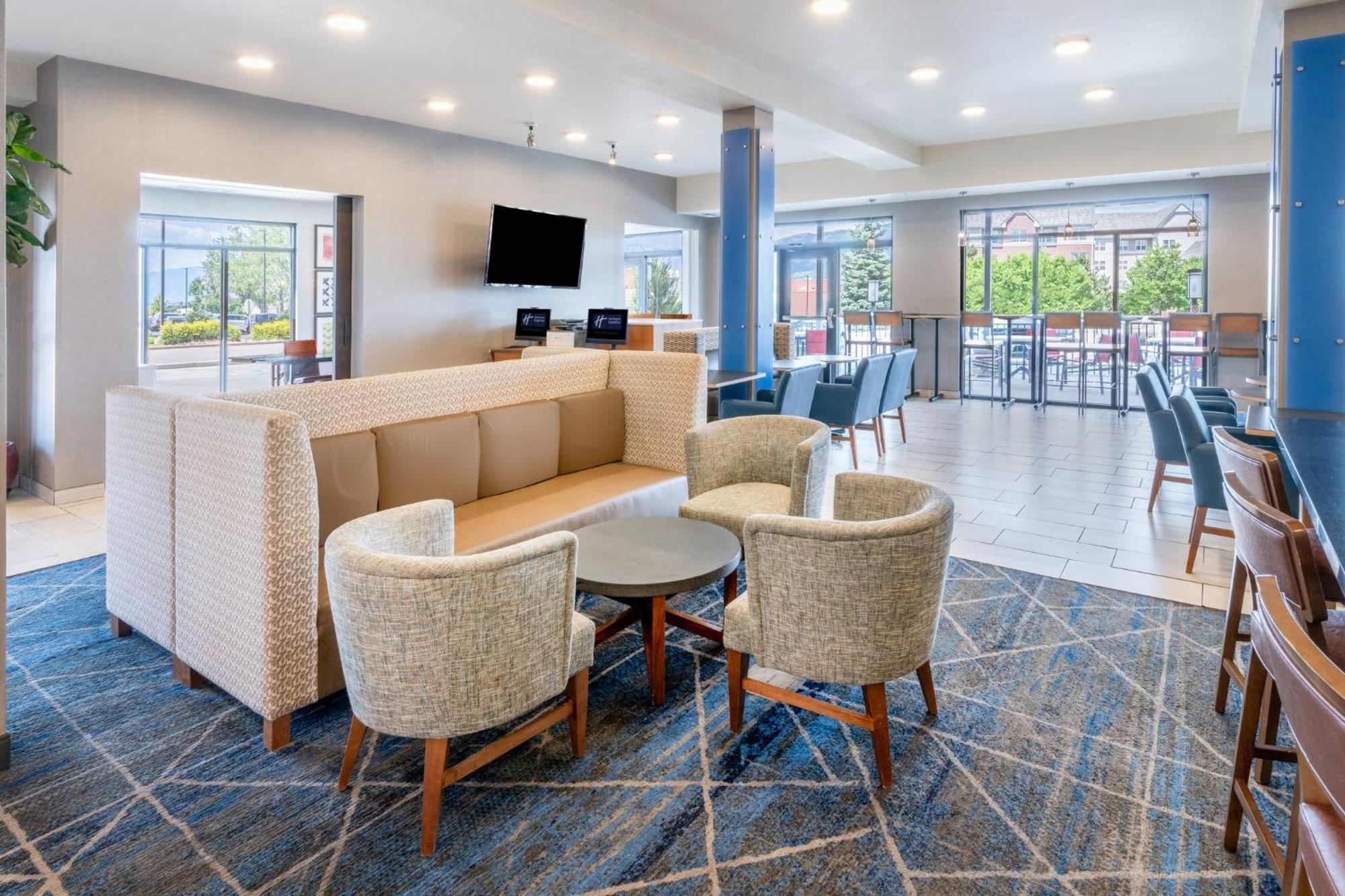 Holiday Inn Express & Suites - Colorado Springs Afa Northgate By Ihg Exterior foto