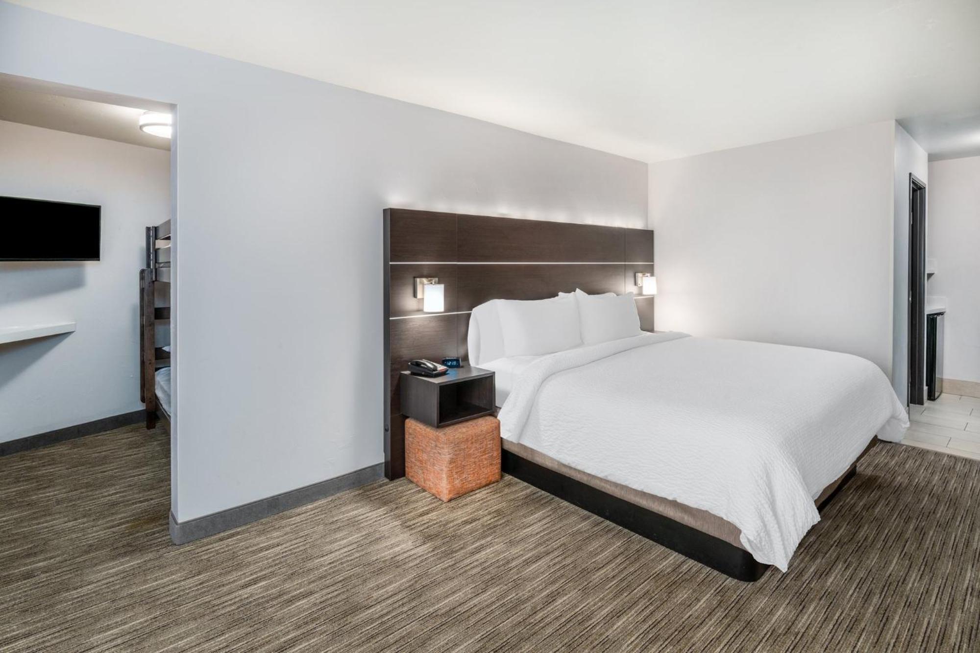 Holiday Inn Express & Suites - Colorado Springs Afa Northgate By Ihg Exterior foto