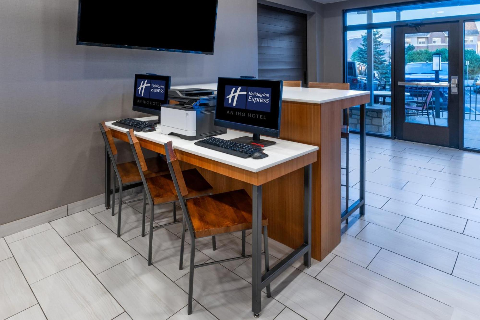 Holiday Inn Express & Suites - Colorado Springs Afa Northgate By Ihg Exterior foto